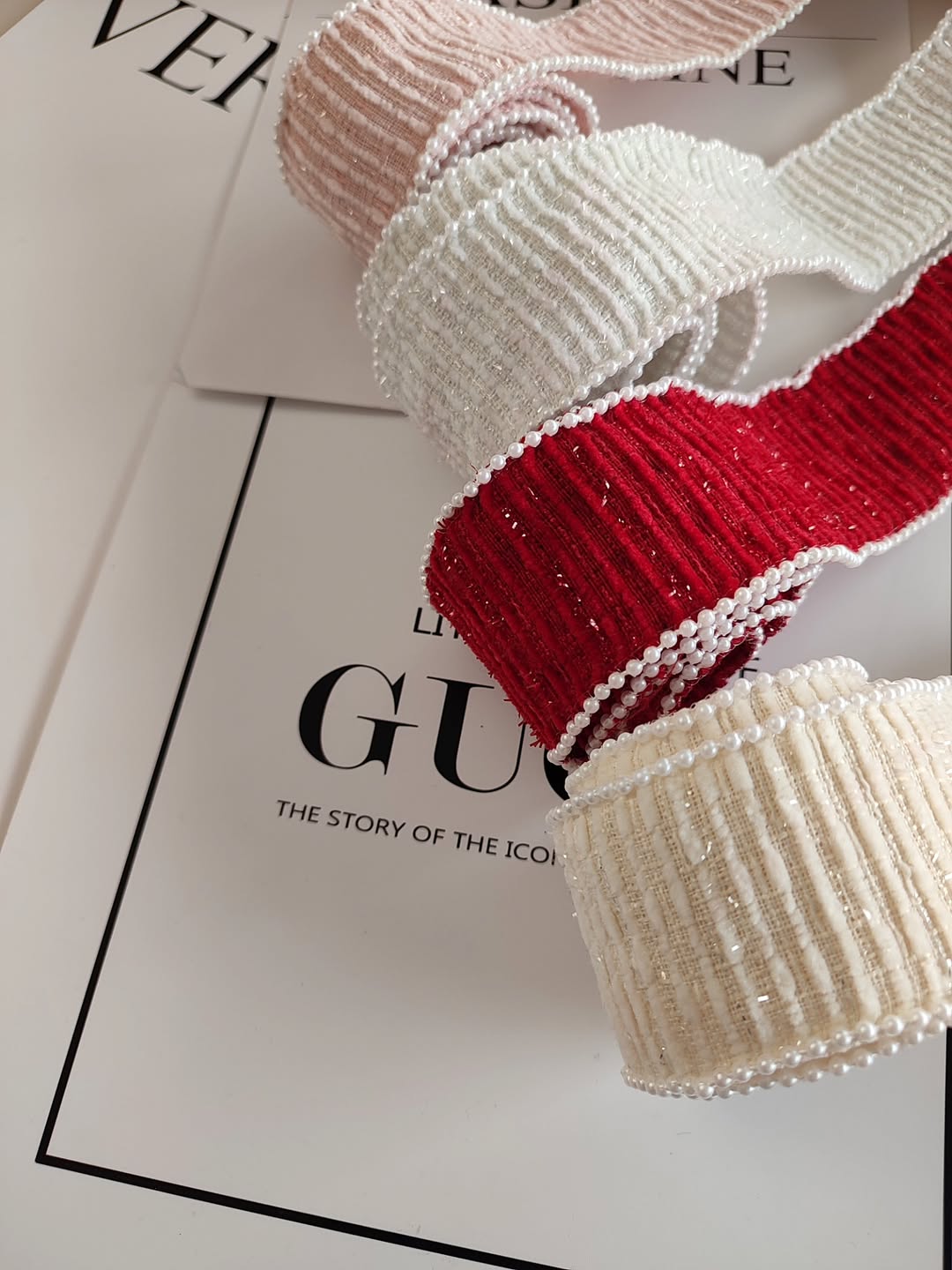 روبان شنل دیواین DIVINE